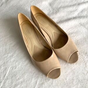 Naturalizer neutral colored heel